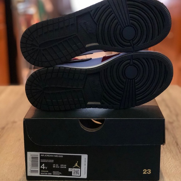 🛑SOLD🛑Air Jordan 1 Mid GS Chicago 554725-069 - Picture 9 of 11